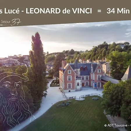 Vue Unique Sur Le Chateau De *